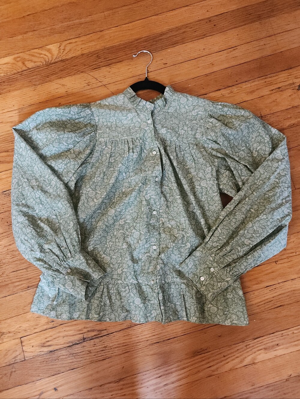Dôen Jane Blouse in Green Floral - Picture 2 of 6